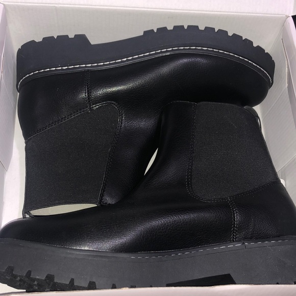 DV by Dolce Vita Women’s Lobera Chelsea Boot - Picture 9 of 16